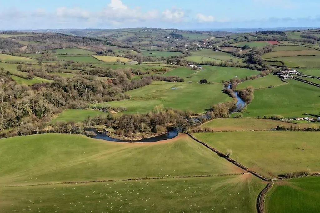 דירה אקסטר Rural Devon Retreat In Stunning Exe Valley.
