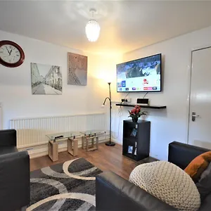 2 Bedroom Near Excel Exhibition Centre Apartment London