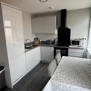New 2 Bedroom First Floor Close To Apartment Bournemouth